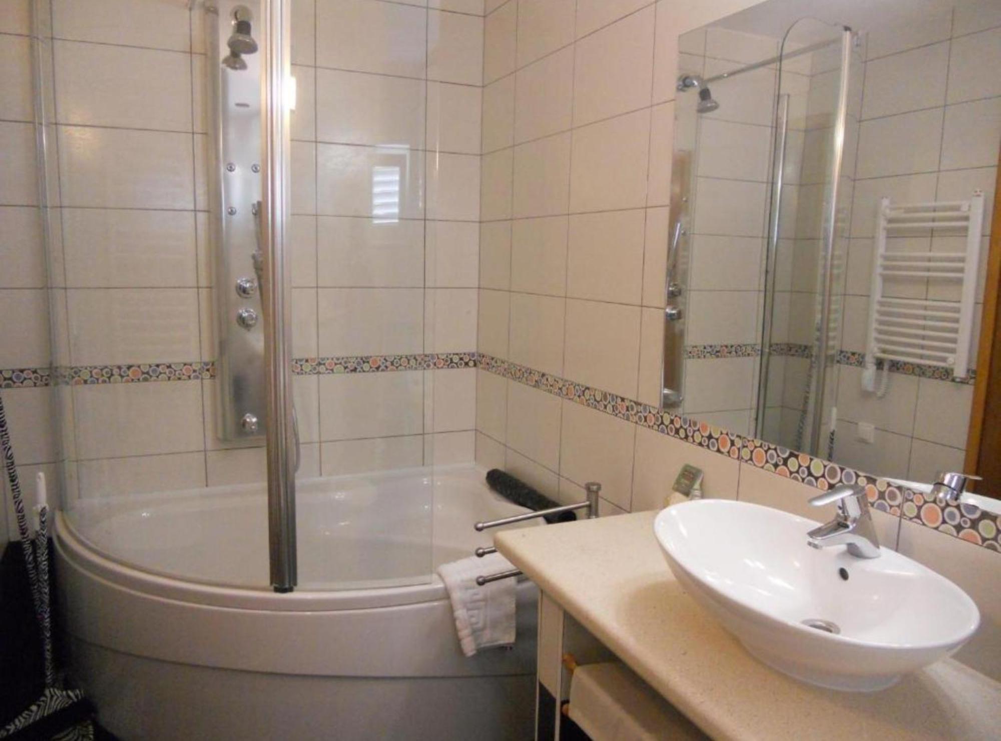 Apartment Plaza กอร์จูลา ภายนอก รูปภาพ